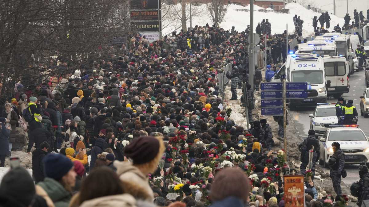 Immagine di Le migliaia di coraggiosi al funerale di Navalny sono un brutto segno per Putin