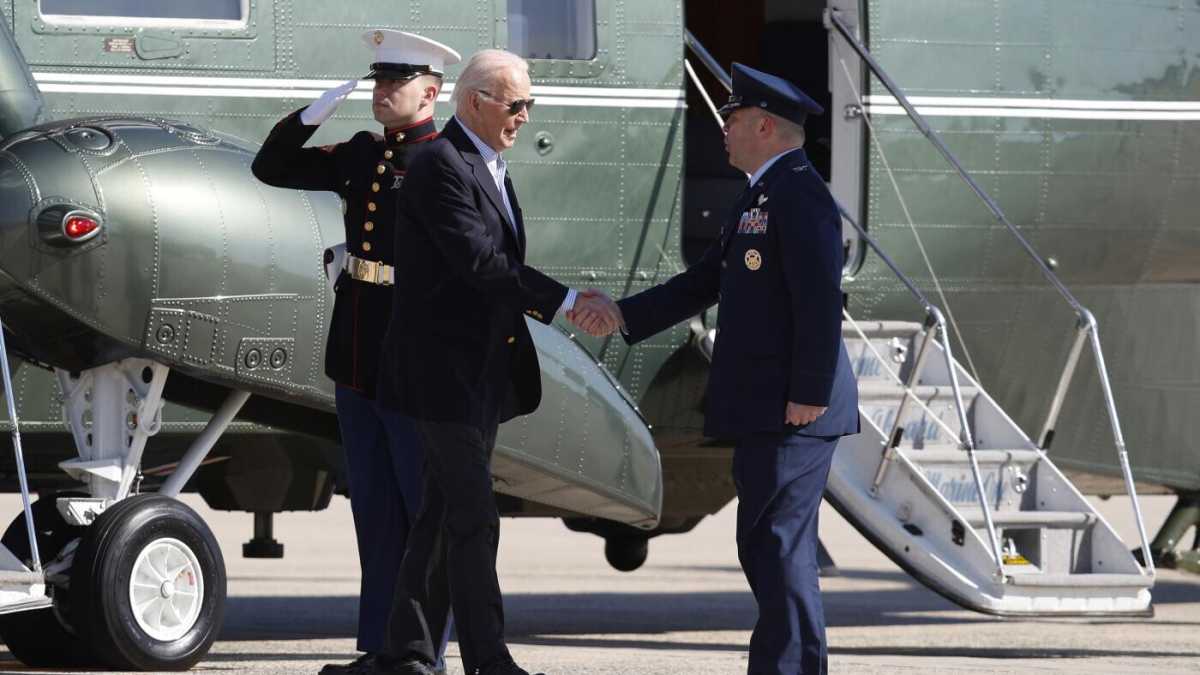 Immagine di Il duello di Biden e Trump al confine con il Messico