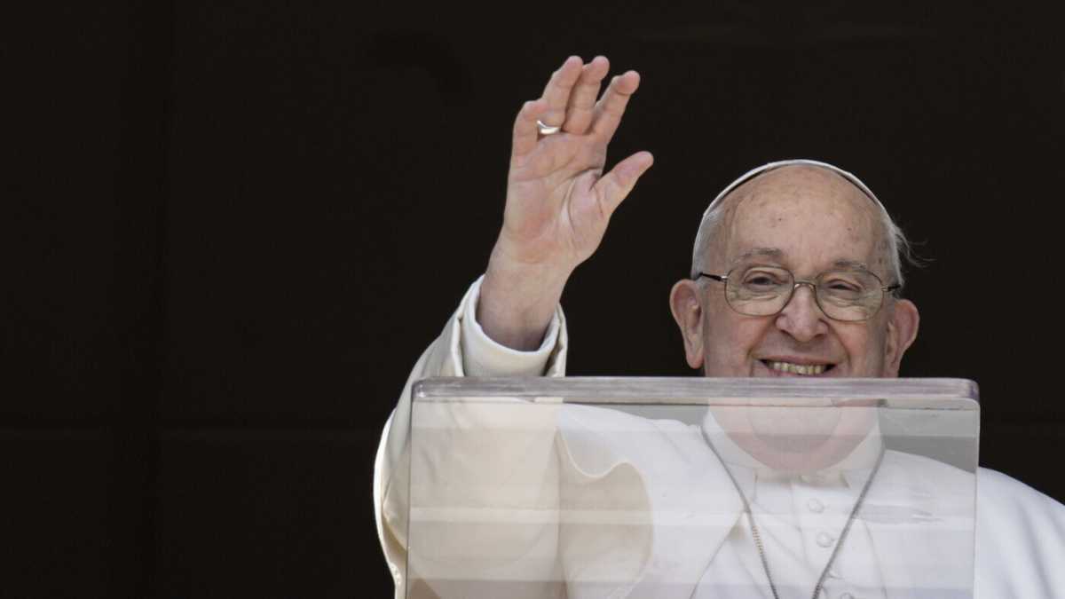 Immagine di Papa Francesco demolisce (di nuovo) il gender
