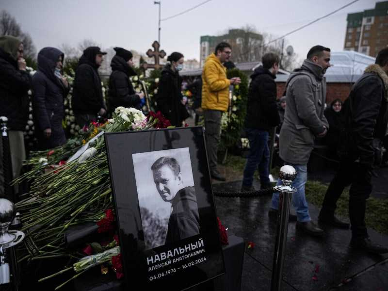 I russi con Navalny contro Putin e la sua guerra agli ucraini