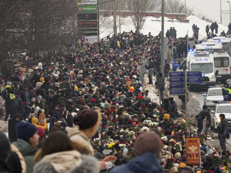 Le migliaia di coraggiosi al funerale di Navalny sono un brutto segno per Putin