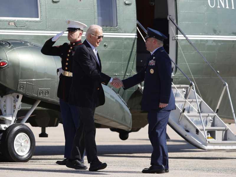 Il duello di Biden e Trump al confine con il Messico