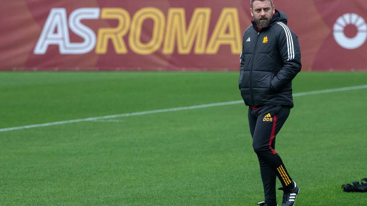 Immagine di Daniele De Rossi, l’allenatore con le mani in tasca