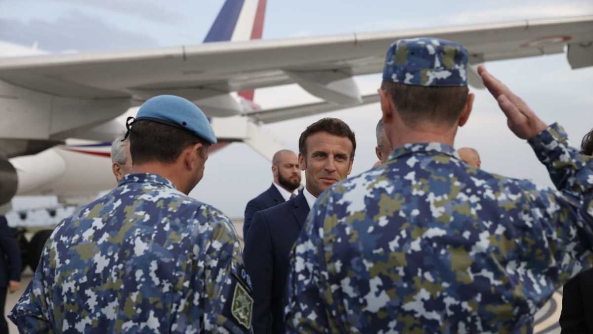 Immagine di Macron pone il tema giusto, ma ora l’Ue mette linee rosse a sé stessa, non a Putin