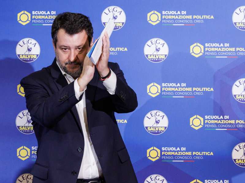 "V" per Salvini. Ora vuole Vannacci candidato al nord contro Crosetto. Il tormento per i Verdini