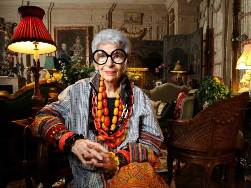 Iris Apfel, nata bruttina a Queens da oriundi ebrei russi. Interior designer, ha arredato la Casa Bianca sotto nove presidenti diversi