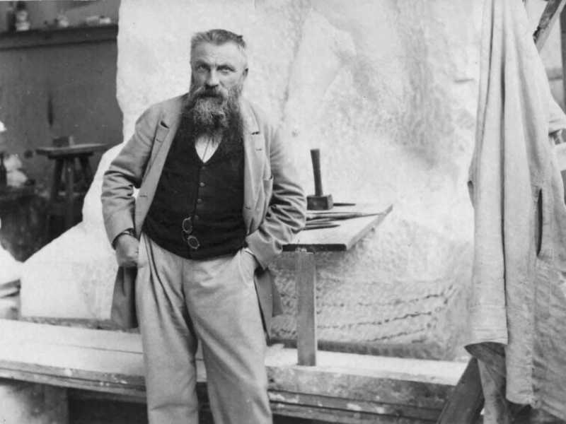 August Rodin nel suo studio fotografato da Paul Fran&ccedil;ois Arnold Cardon a.k.a. Dornac (Foto Wikimedia Commons)<br />