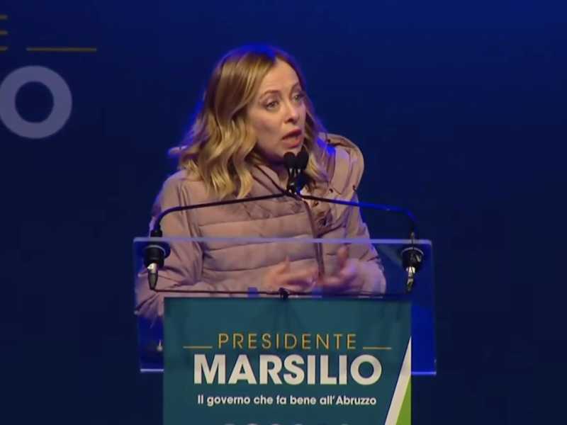 L'ottimismo di Meloni per il voto in Abruzzo: "Quando sono qui piove sempre ma porta bene"