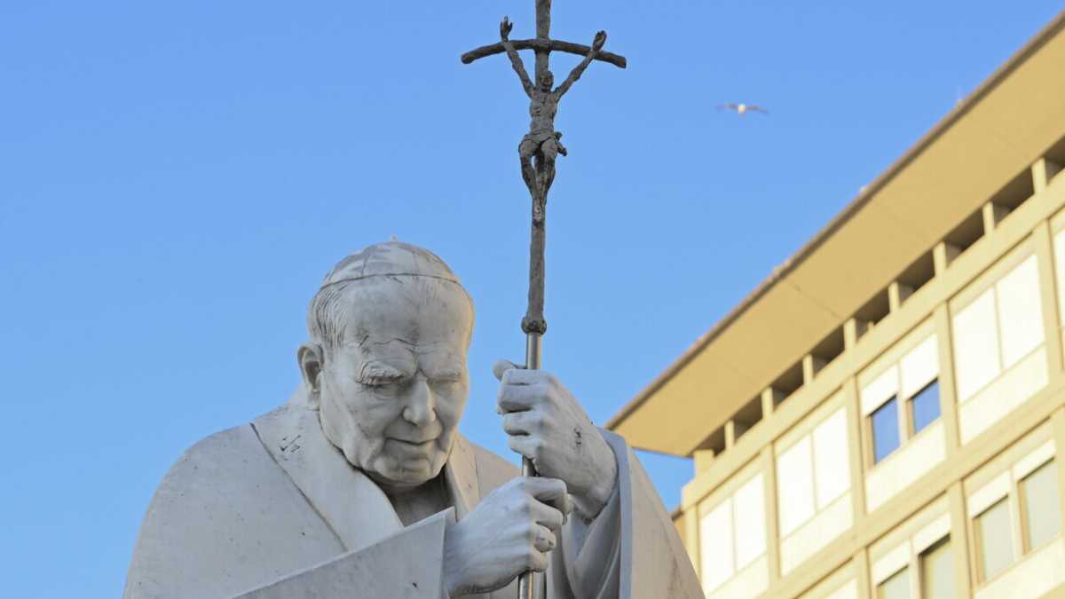 Immagine di Rileggere Papa Wojtyla prima di mettere mano alla Costituzione
