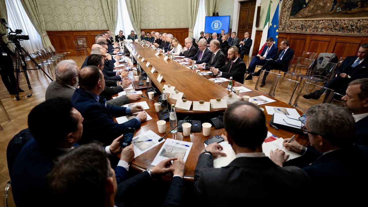 Immagine di Meloni s’intesta la difesa della Polizia: “Denigrano voi per colpire noi”