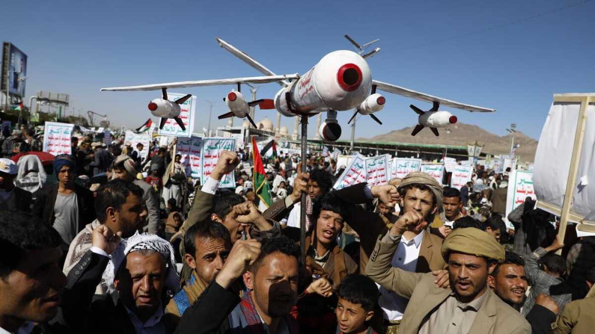 Immagine di Gli houthi colpiscono una nave, ci sono due morti