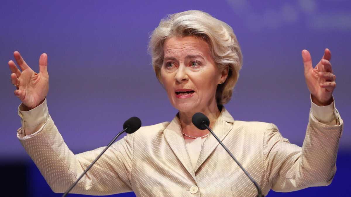 Immagine di Il Ppe ricandida von der Leyen alla guida della Commissione europea: "Noi contro gli amici di Putin"