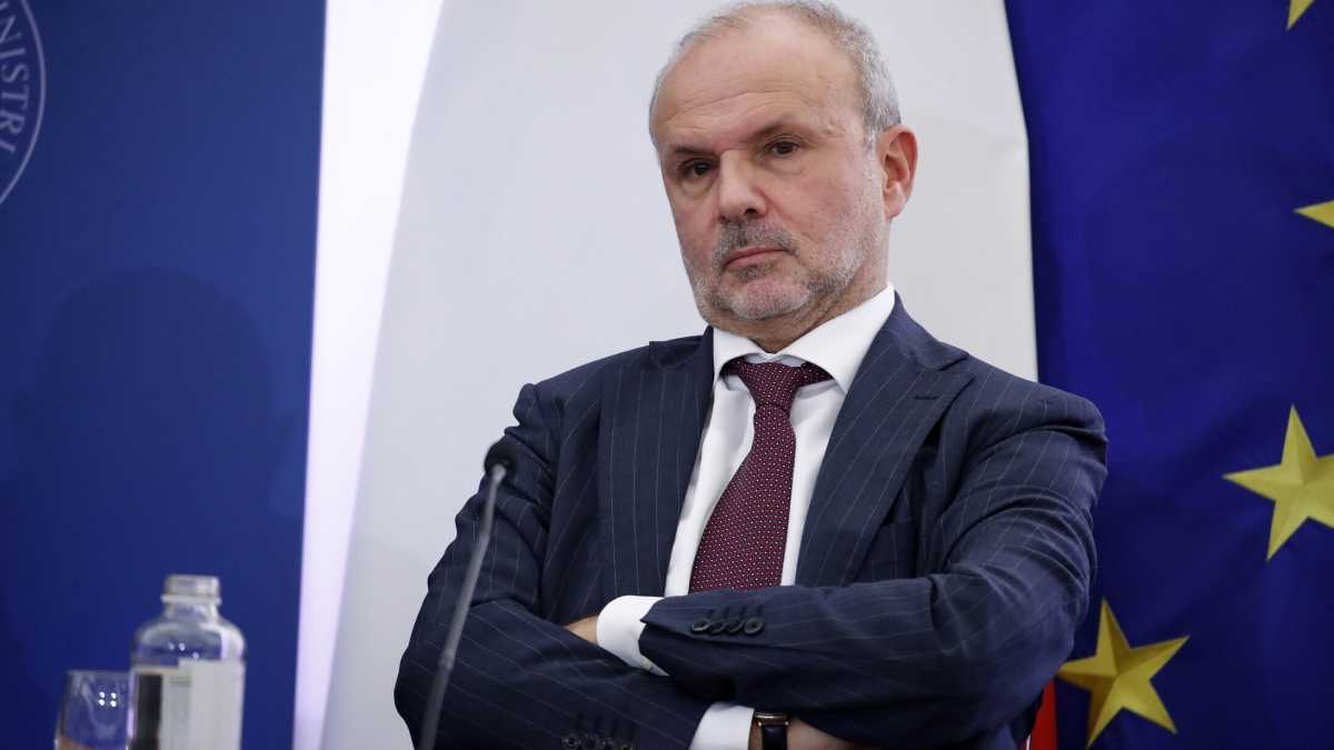 Immagine di Il governo coccola ancora i No vax e fa dietrofront sul Green Pass globale