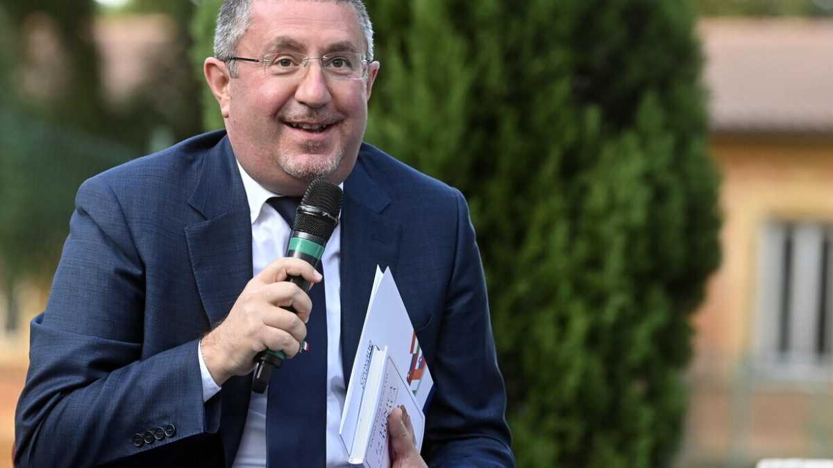 Immagine di Chiorazzo spina nel fianco di Schlein e Conte: propone un nuovo candidato o nessun passo indietro
