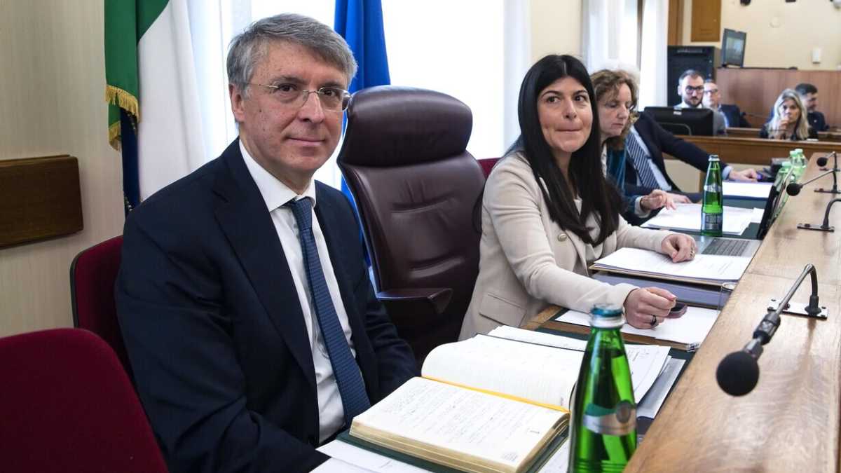 Immagine di Cantone e il "verminaio" alla procura antimafia. Ma non c’è prova di mandanti