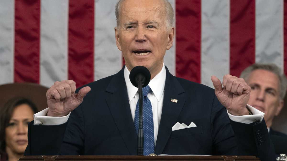 Immagine di Biden all'attacco di Trump. Il discorso al Congresso apre una rissosa campagna elettorale