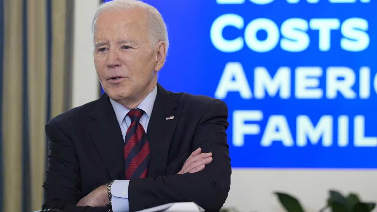 Immagine di Un libro con cui Biden si è preparato al discorso sullo Stato dell'Unione e il video con i "presidenti"