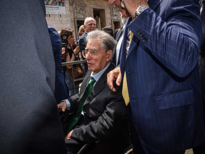 Parla Bossi: "Vogliamo rimettere a posto la Lega. Le idee di Salvini? Bisogna vedere se sono giuste?"