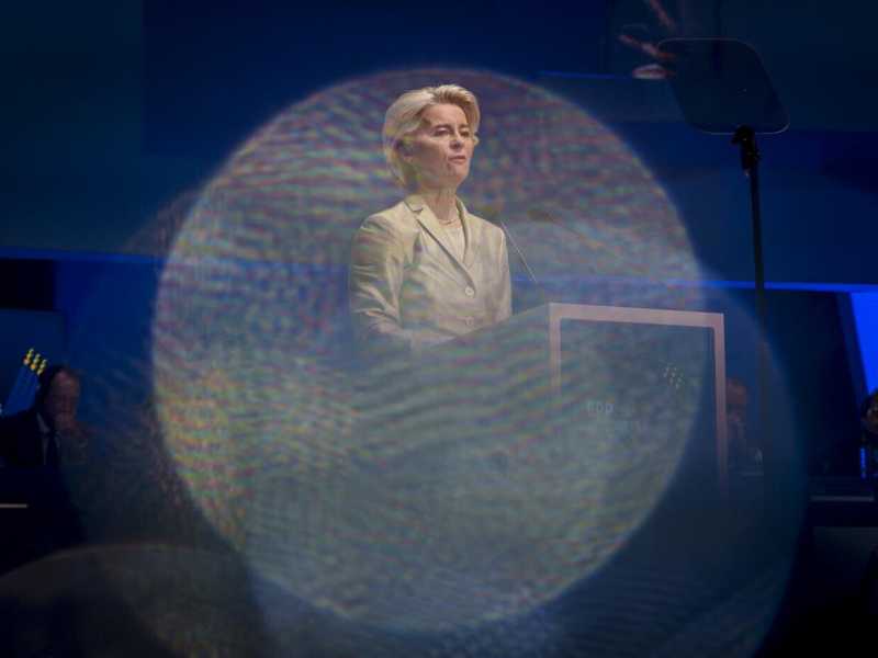 La conferma di Ursula von der Leyen non è così scontata. Lo scetticismo di Renzi e Macron