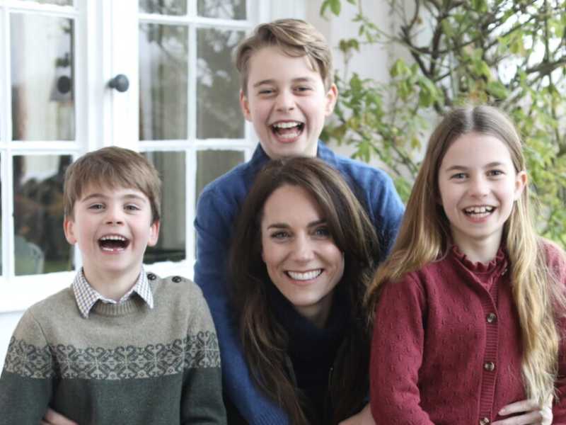 La principessa Kate si scusa per la “confusione" sulla foto di famiglia modificata