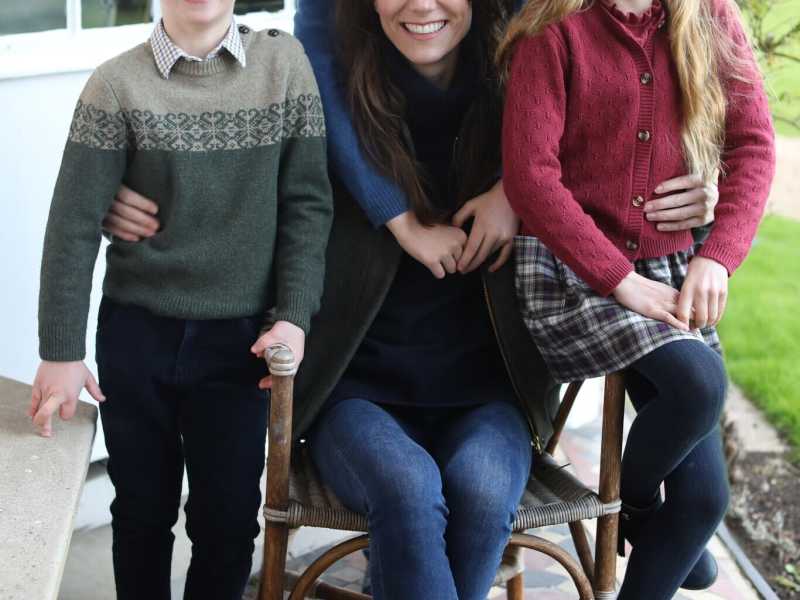 La foto di Kate è un altro pasticcio di comunicazione che Elisabetta avrebbe evitato