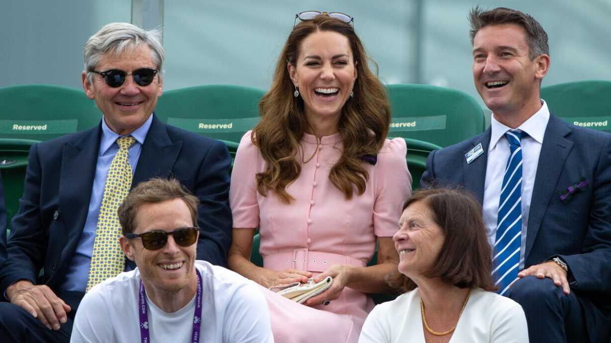 Immagine di Cara Kate, il mondo è diviso in due: i monarchici e gli invidiosi