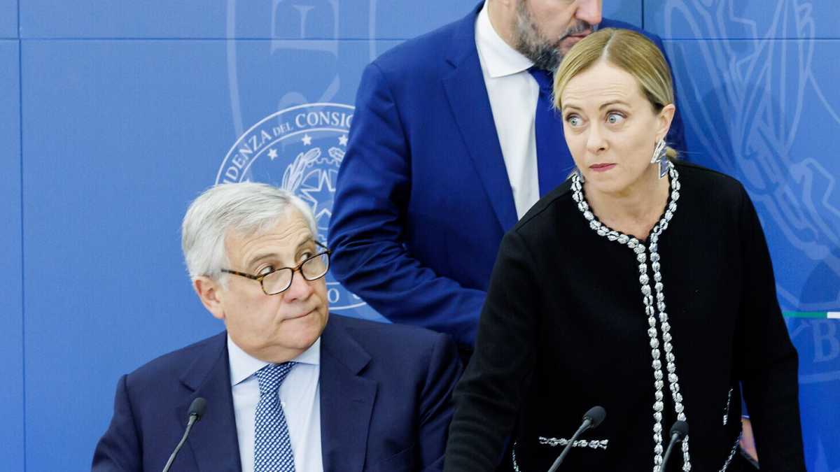 Immagine di Salvini il "punkfascio". Vuole radunare ancora i sovranisti in Italia, Tajani si prende il centro
