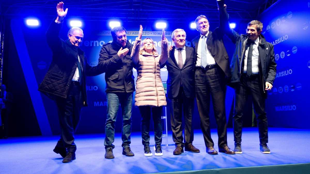 Immagine di Meloni: "Ok l'Abruzzo, ma non culliamoci sugli allori". E dice no a Salvini sulla commissione dossieraggio