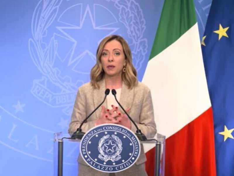 Meloni annuncia una nuova legge e un miliardo di euro per l'intelligenza artificiale