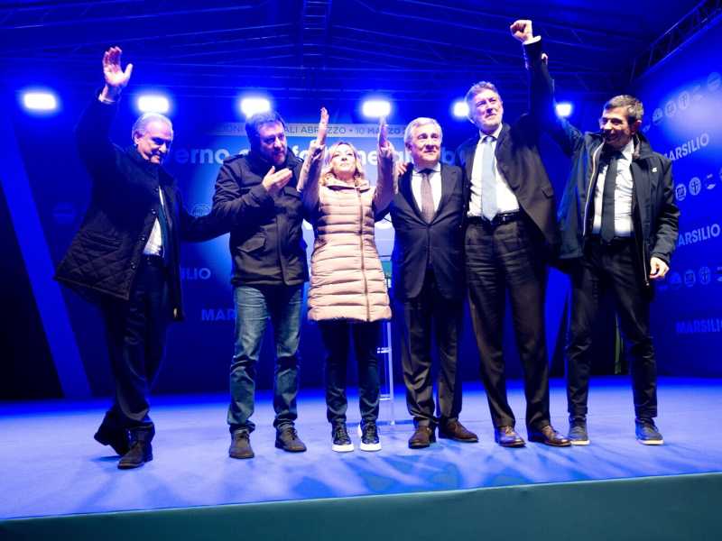 Meloni: "Ok l'Abruzzo, ma non culliamoci sugli allori". E dice no a Salvini sulla commissione dossieraggio