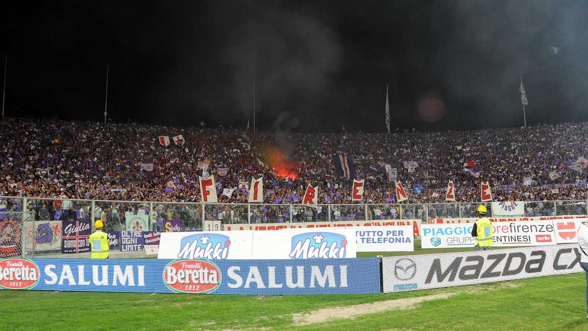Immagine di La Curva Fiesole della Fiorentina contro il Maccabi: prima del calcio viene l’identità nazionale