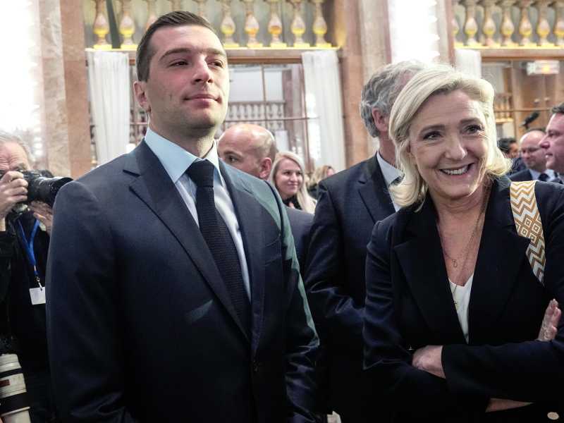 I lepenisti si astengono sugli aiuti a Kyiv contro Macron “bellicoso”