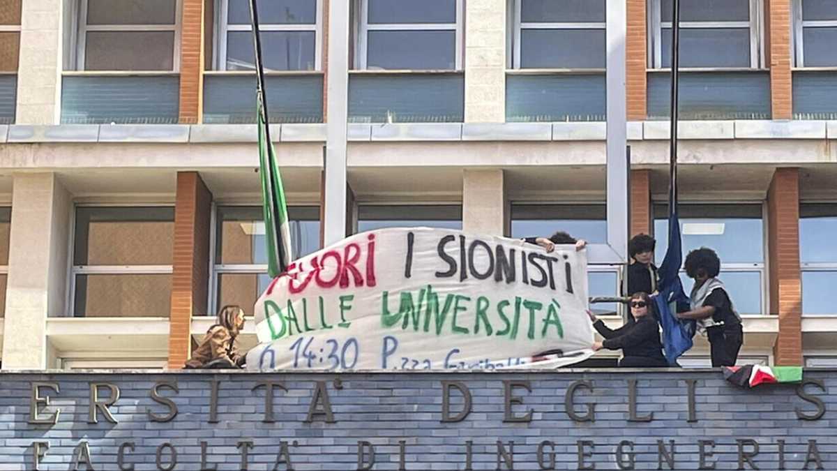 Immagine di Dai contestatori di Molinari alla curva della Fiorentina: potere agli antisemiti