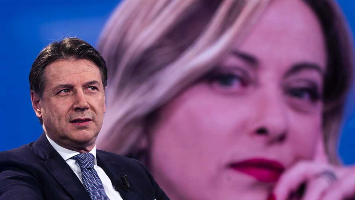 Immagine di Dopo la "patria", la lezione sulla "sovranità". Lo strano dialogo del M5s con la destra