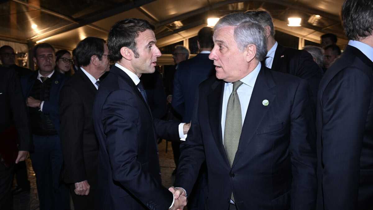 Immagine di Tajani si smarca da Macron: "L'Italia esclude l'invio di truppe in Ucraina"