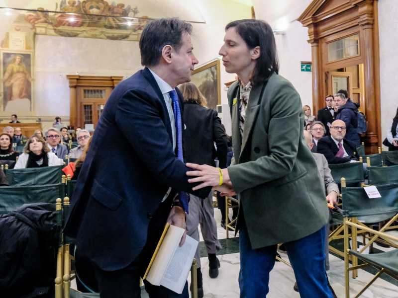 Dura la vita dell’opposizione: il campo largo è quello dei consensi all’estero per Meloni