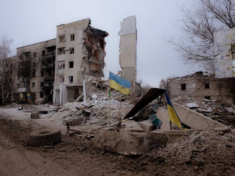 Un edificio distrutto dai bombardamenti russi sulla linea del fronte   a Orichiv, Ucraina  (Andre Alves/Getty Images)&nbsp;<br />