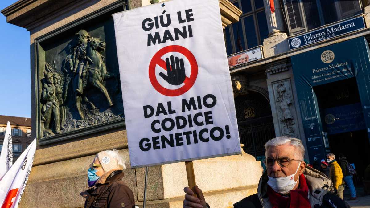 Immagine di Chi non accelera è perduto: viaggio tra i misteri e i piaceri del complottismo