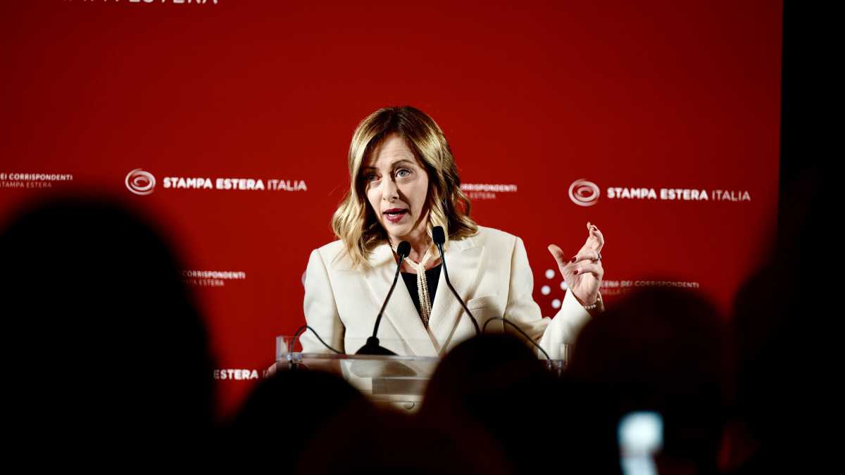 Immagine di Perché la stampa estera capisce la nuova Meloni meglio di quella italiana
