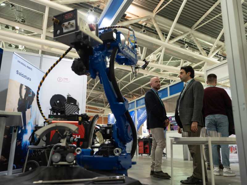 Grandi investimenti in macchinari e nuove tecnologie con il Piano Industria 4.0. Nella foto LaPresse, la fiera A&T Automation and Testing, lo scorso febbraio a Torino