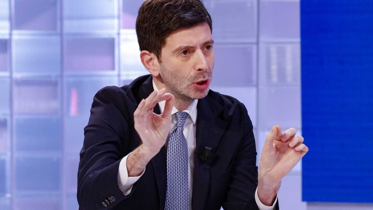 Immagine di "Pago ancora il prezzo del lavoro durante il Covid". Speranza spiega perché non si candida in Basilicata