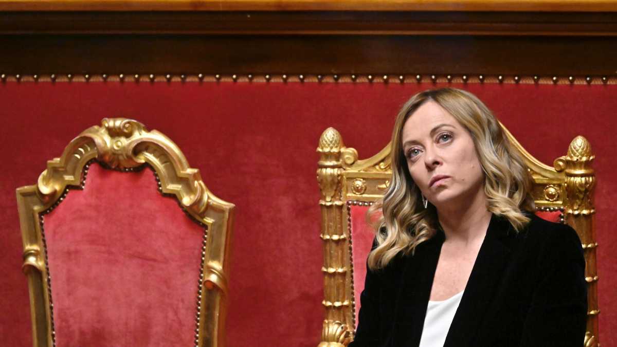Immagine di Putin e la guerra fredda di Salvini a Meloni: mentre lei è in Aula lui incontra i geologi