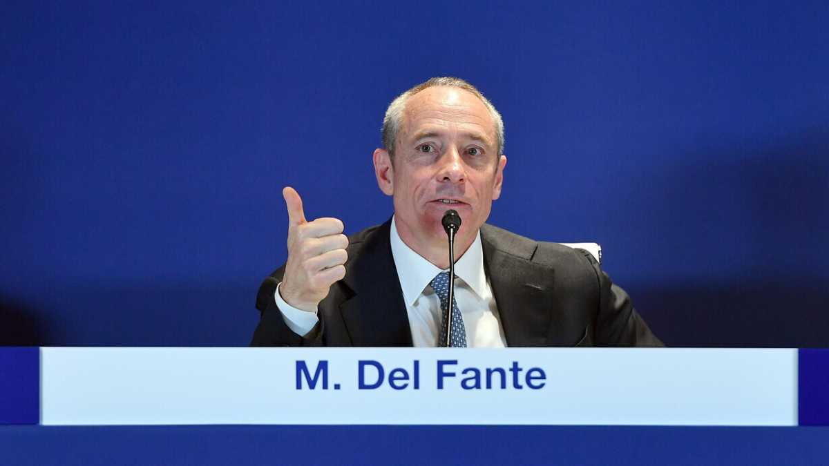 Immagine di Del Fante spiega come convincerà i mercati sui nuovi piani di Poste