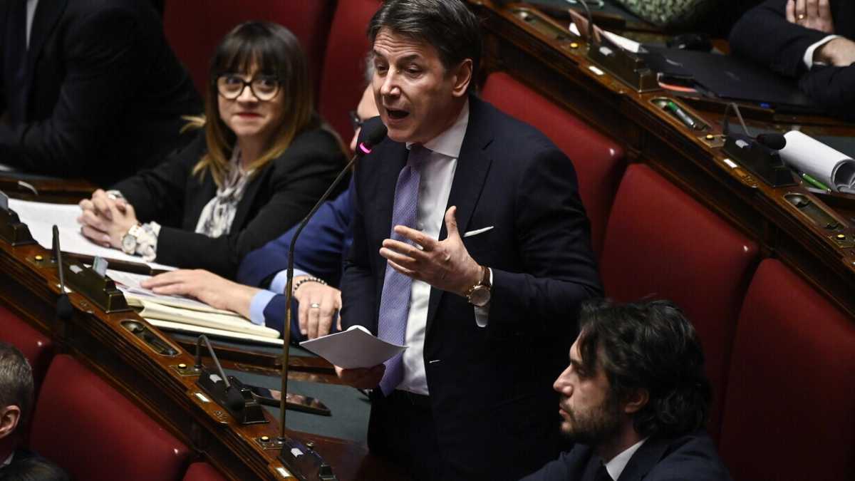 Immagine di Schlein e Conte all'attacco di Meloni: gli interventi alla Camera
