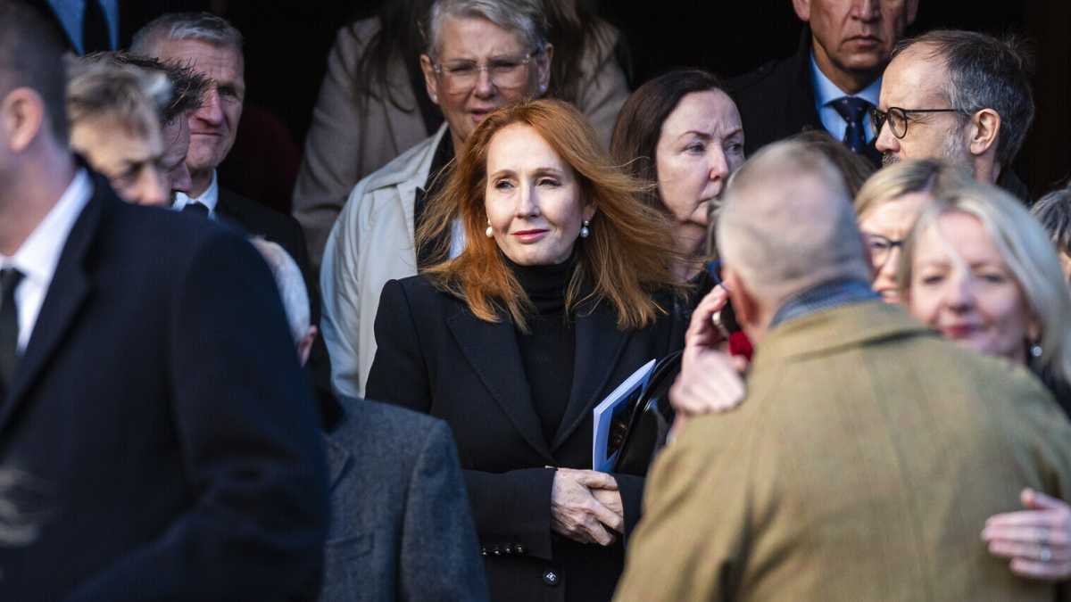 Immagine di “A man is a man”. Rowling non si piegherà al bavaglio del gender