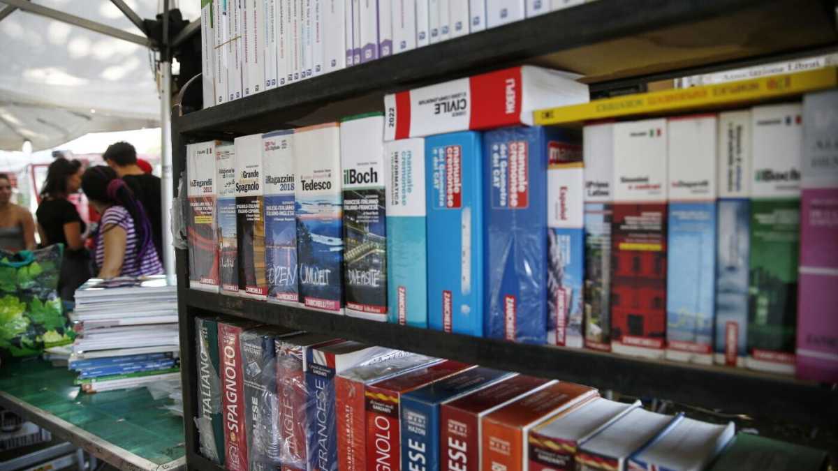 Immagine di Meglio abolire i libri di scuola
