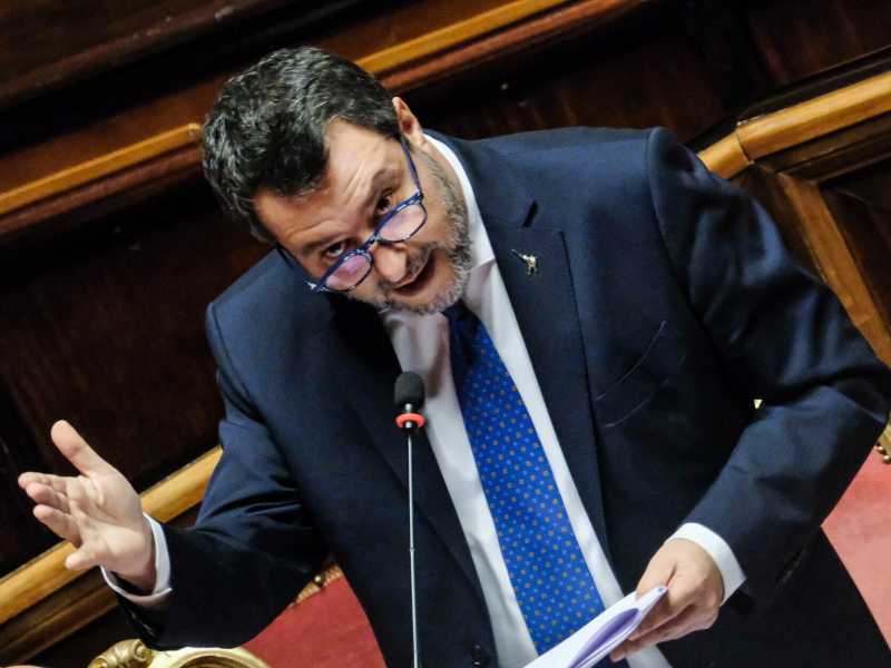Salvini al federale: "Espulso, chi parla". Luca Zaia: "Ci fai perdere voti con gli show sovranisti"