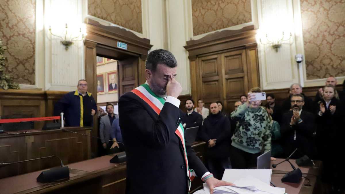 Immagine di Decaro è il pasticcio indecente della furbizia levantina
