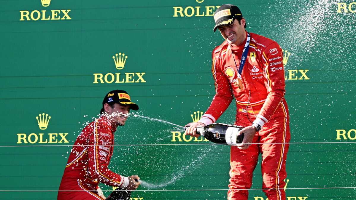 Immagine di Il Gp d'Australia per le Ferrari è una Pasqua di resurrezione: vince Sainz davanti a Leclerc