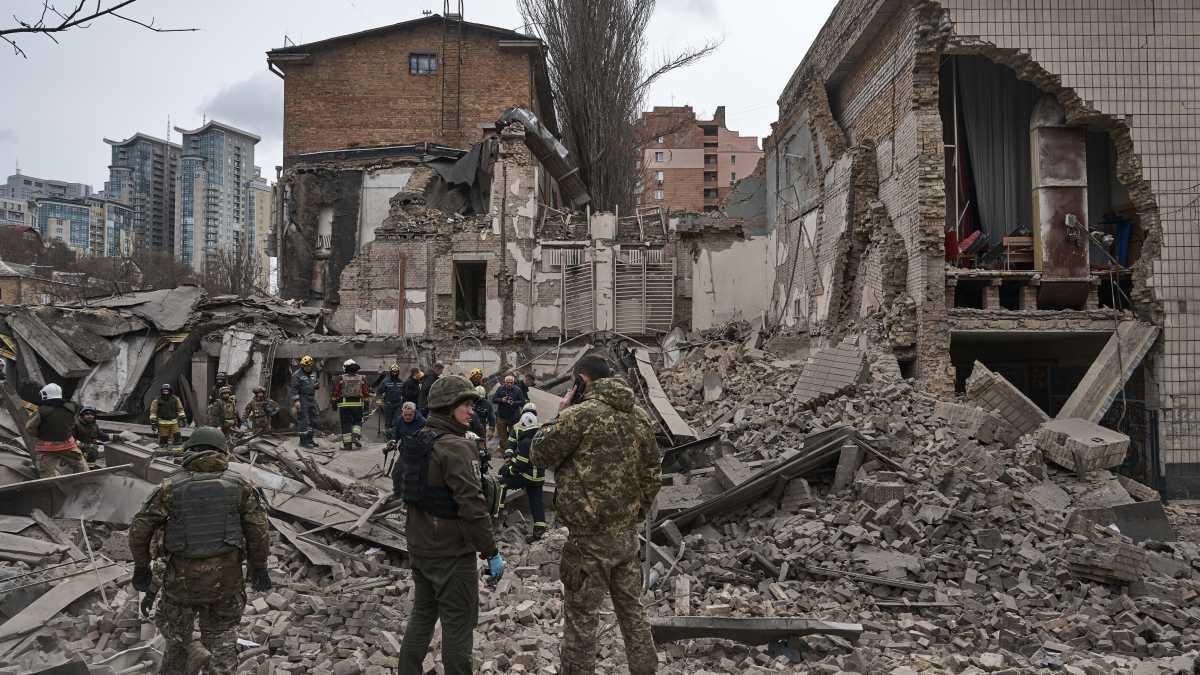 Immagine di La Russia ha ripreso a bombardare a tappeto tutta l'Ucraina. L'attacco a Kyiv